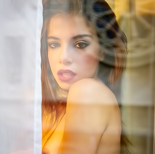 Chiara Bianchino makes her morning sexy with thigh highs