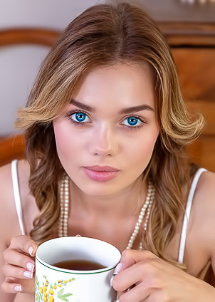 Keira Blue In Eye Catching