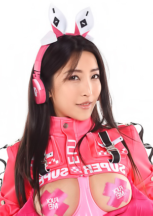 Emiri Momota In K-pop Karaoke