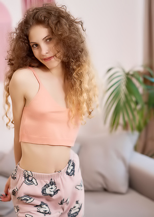 Lisa Bon Shares Her Naked Beauty With You For The First Time