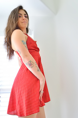 Thalia In Reading And Serving Looks