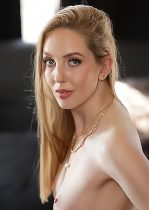 Carolina Savage Offers Her Cute Ass For A Deep Anal Pounding