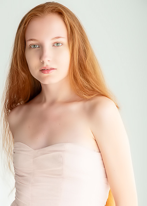 Lola Jolie Lifts Her Frothy Dress To Expose Her Bare Pussy And Sexy Ass