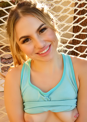 Happy Fisting With Aria