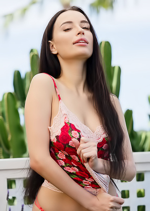 Milena Ray Undressing And Masturbating With Dildo