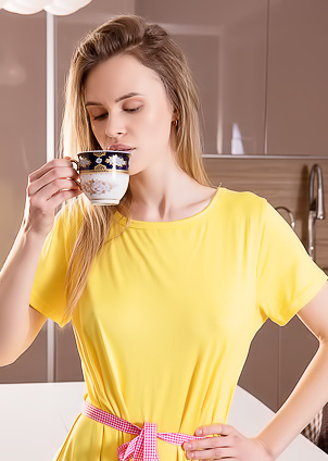 Ruth Perfect Breasts And Nice Legs Spreads To See That Gorgeous Vagina