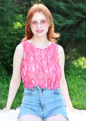 Raquel Savors The Thrill Of Alfresco Exhibitionism