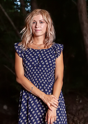 Claire Shelty Enjoys Pleasure Of Her Alfresco Orgasms