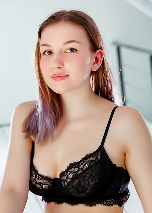 Gorgeous Brunette Isabele Goes Face Down Ass Up To Masturbate