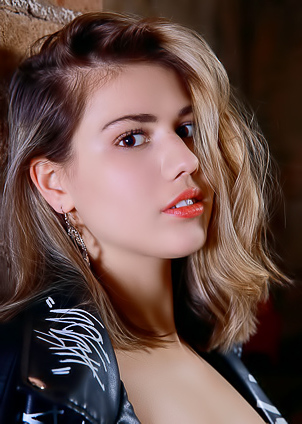 Marta Bella Peels Off Her Pantyhose Slowly And Teasingly