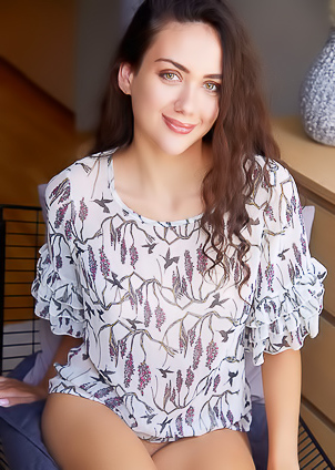 Vixi Rafi Captivating Czech Beauty Parts Her Slender Thighs