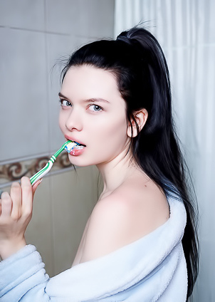 Ariana Mun Sexy Beauty Girl Spreads Her Legs