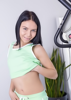 Diamond Slender Sweetie Slips Off Her Crop Top