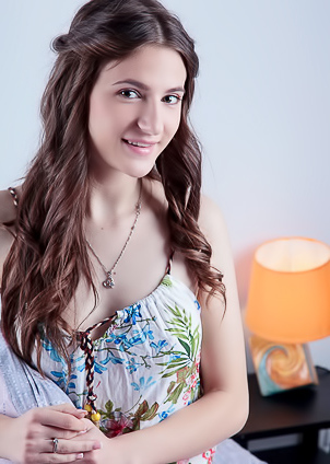 Yanetta Young Nude Model Loves To Pose Nude