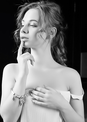 Siya Very Beautiful Brunette Teen