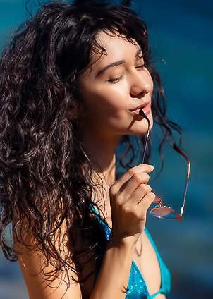 Violet Amrita American Cutie Is Soon Naked Except For Her Rose-tinted Sunglasses