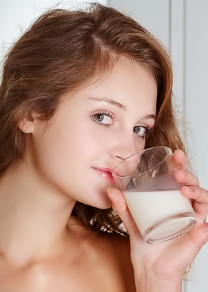 Linessa Naked From Gorgeous Breasts To Her Shaved Pussy