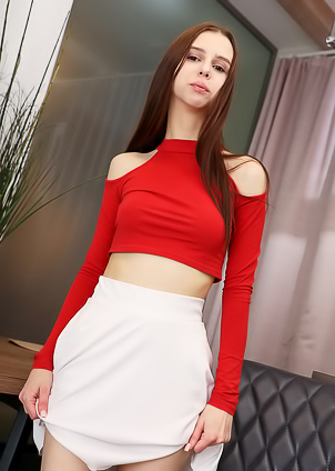 Alisa Grey Getting Horny And Lusty