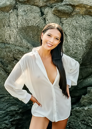 Shasha Captivating Filipina Beauty Is Soon Naked In The Sunshine