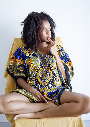 Sukki T Ebony Chick Spreads Her Legs