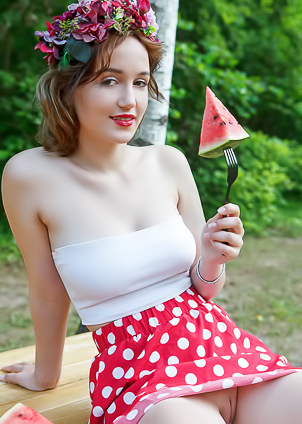 Rokki Her Mouthwatering Curves Sure To Whet Your Appetite