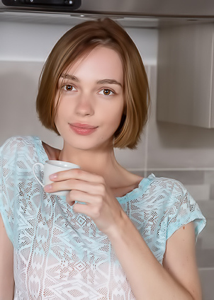 Amy Moloko Tempts With Lazy Striptease Inukovigans Kitchen
