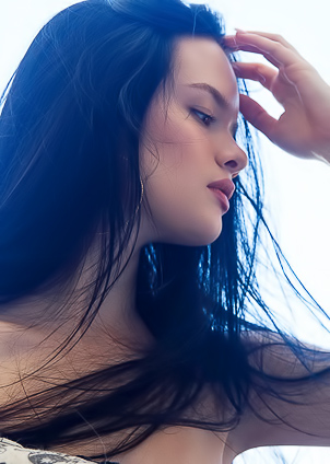 Ariana Mun Lets Her Smooth Skin Shiver Under The Mornings Slender Sunglasses